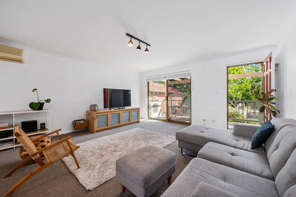 RENOVATED UNIT IN THE HEART OF SUBIACO