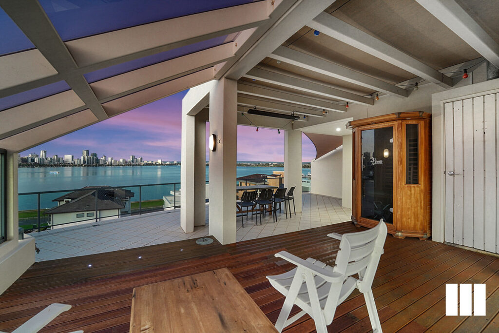 SKY HIGH PANORAMIC PENTHOUSE VIEWS!