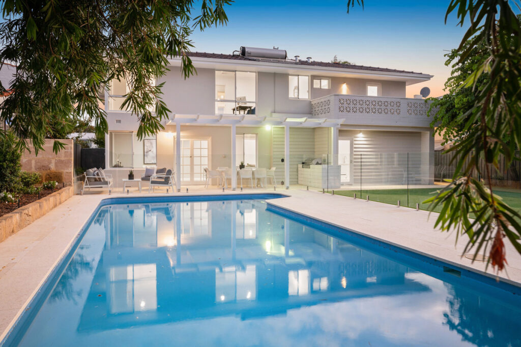 DRESS CIRCLE LIVING ON A GRAND SCALE