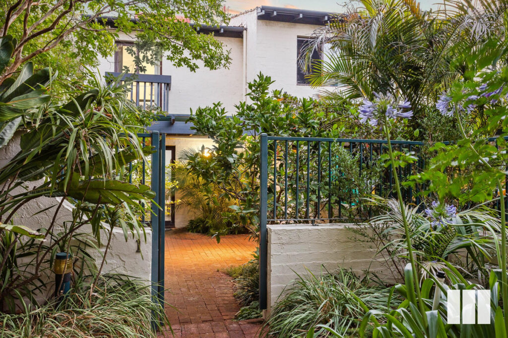 LOW MAINTENANCE URBAN RETREAT