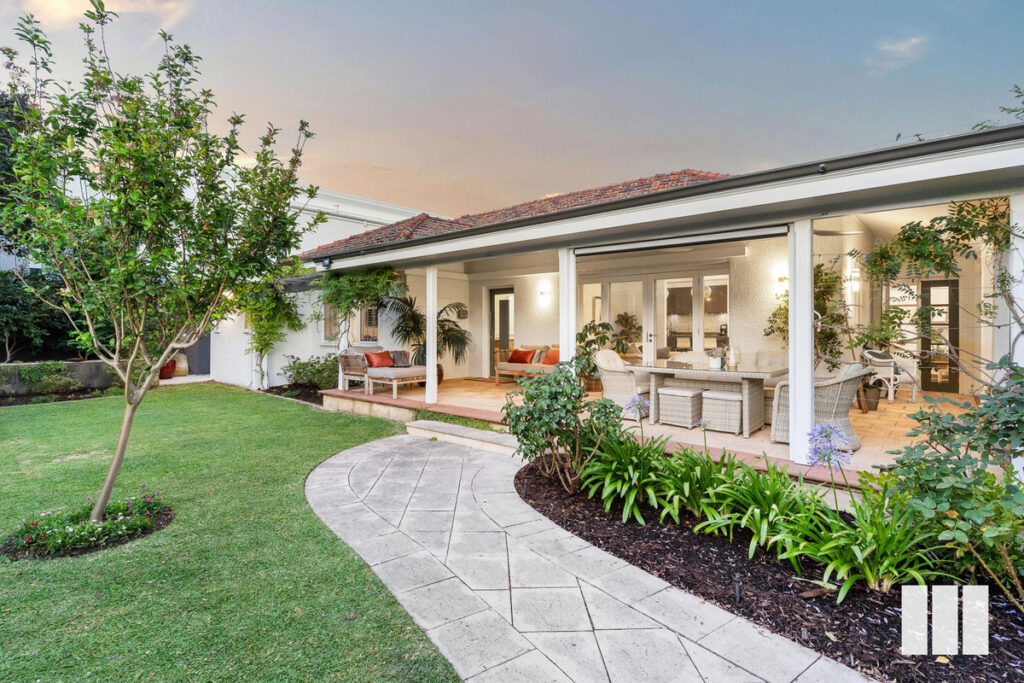 CUTTING EDGE STYLE IN A PRIVATE SANCTUARY