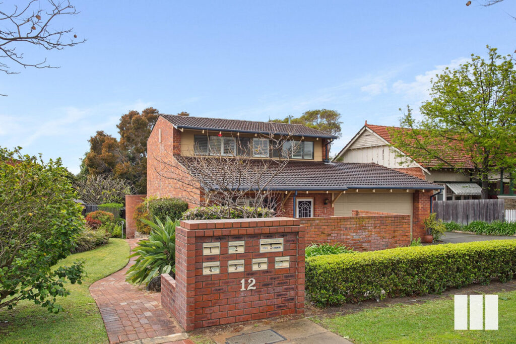 SINGLE LEVEL SURVEY STRATA CLAREMONT CHARMER