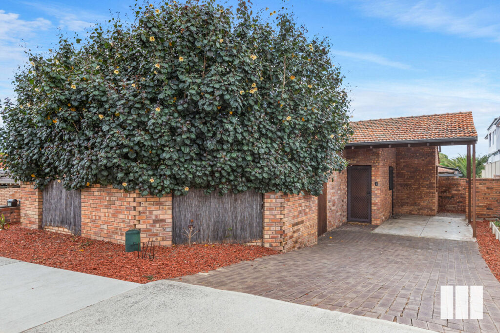SINGLE-LEVEL WITH PERFECT PROXIMITY