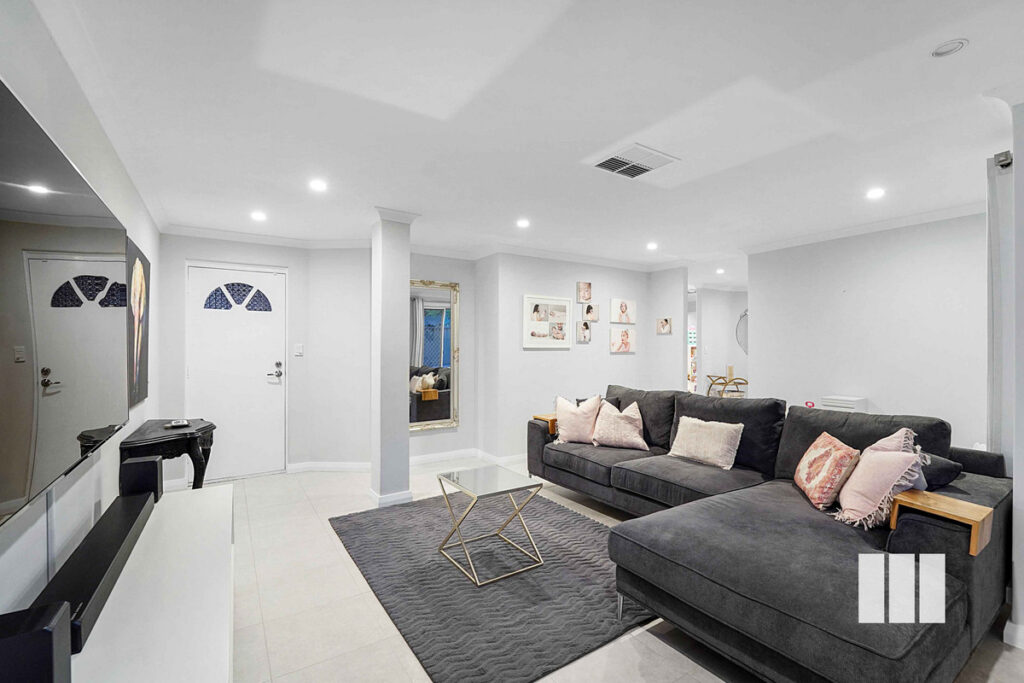 LOW-MAINTENANCE LIVING NEXT TO RAPHAEL PARK!