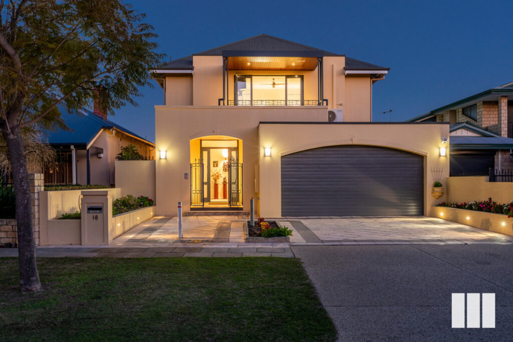 SOUTH PERTH LIVING IN GRAND PROPORTIONS!