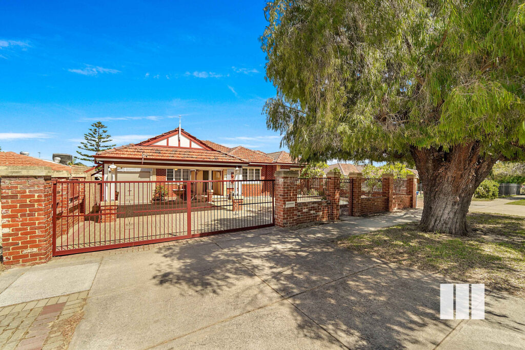 SECLUDED SALTER POINT CHARMER