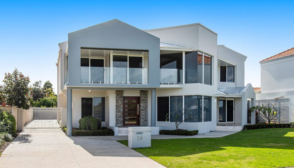 OPULENT RIVERSIDE LUXURY