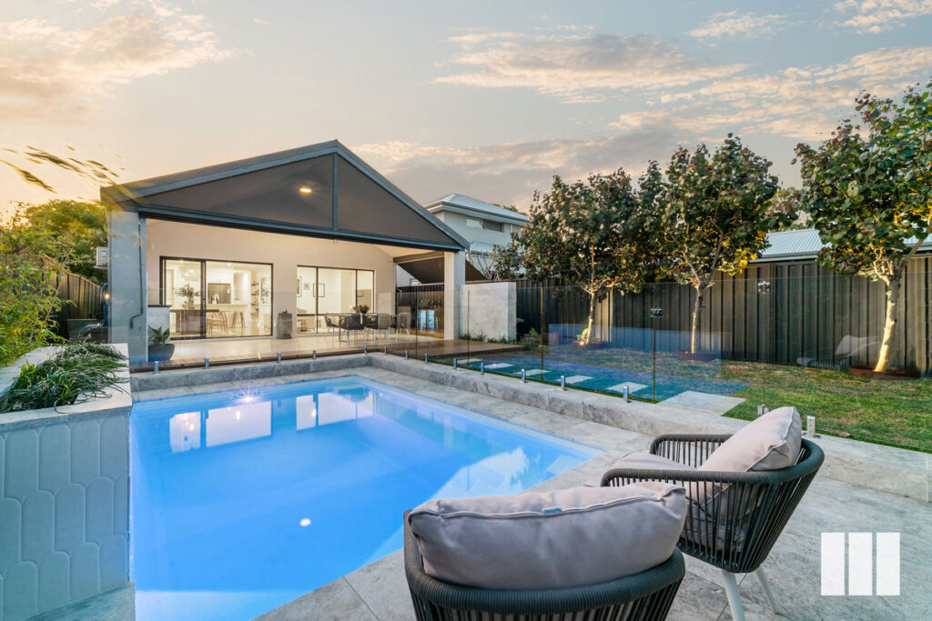 SENSATIONAL SINGLE-LEVEL STUNNER