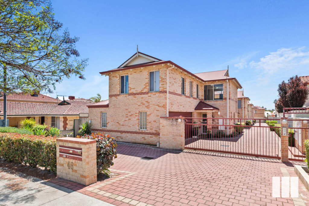 TOWN HOME OF GRAND PROPORTIONS FOR THE ASTUTE INVESTOR!