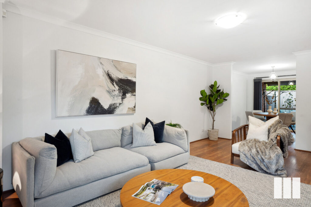 SINGLE-LEVEL, LOW MAINTENANCE STUNNER