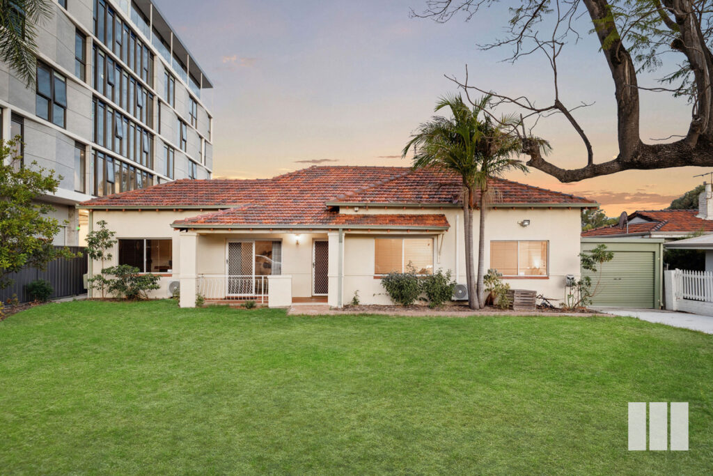 COMO’S BEST KEPT SECRET!