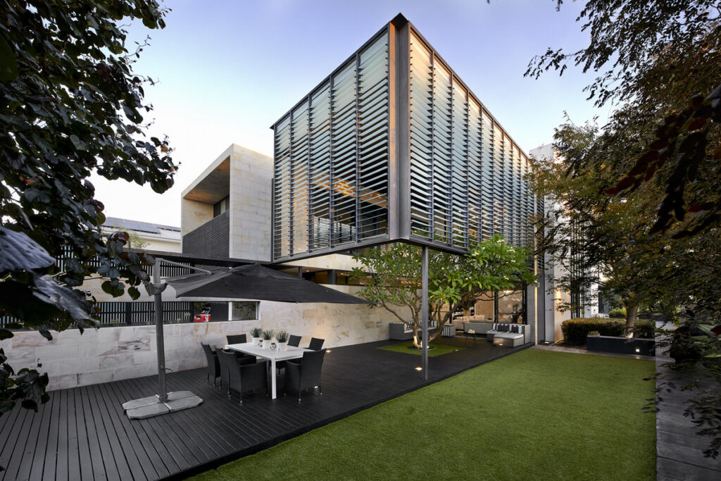 AWARD-WINNING ARCHITECTURAL MASTERPIECE STEPS FROM THE RIVER