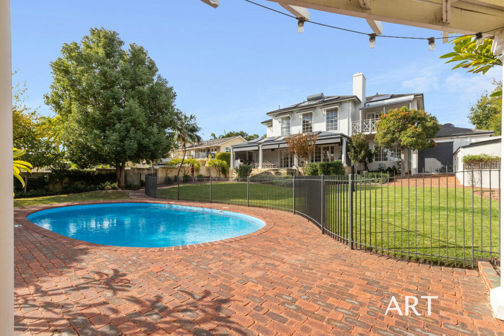 TIMELESS ELEGANCE IN THE HEART OF APPLECROSS