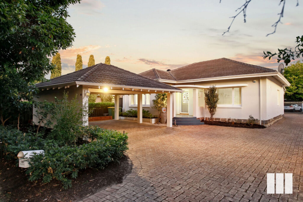 A CHIC COTTAGE REDEFINED
