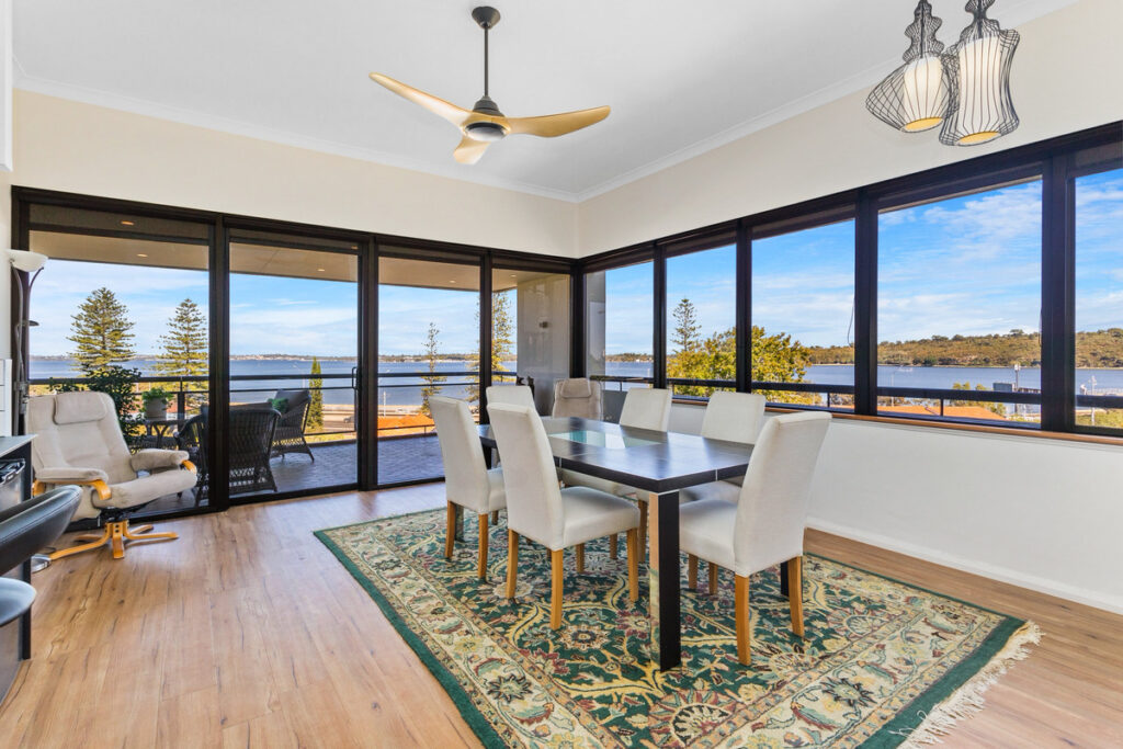 SUPER SPACIOUS APARTMENT WITH BREATHTAKING VIEWS FROM EVERY ROOM!