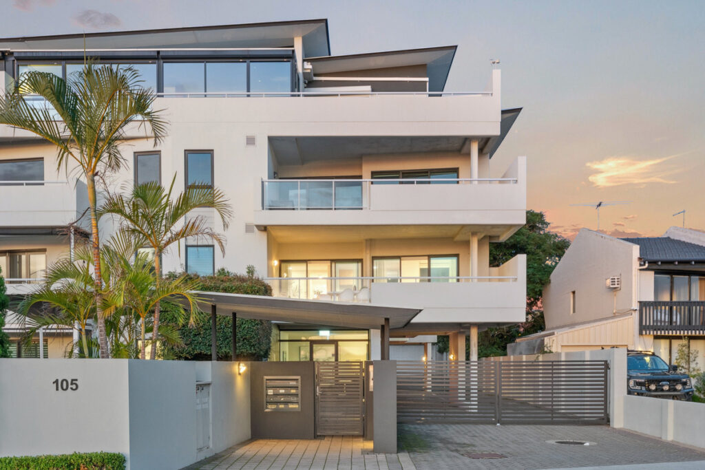 RESORT-STYLE RIVERVIEW APARTMENT