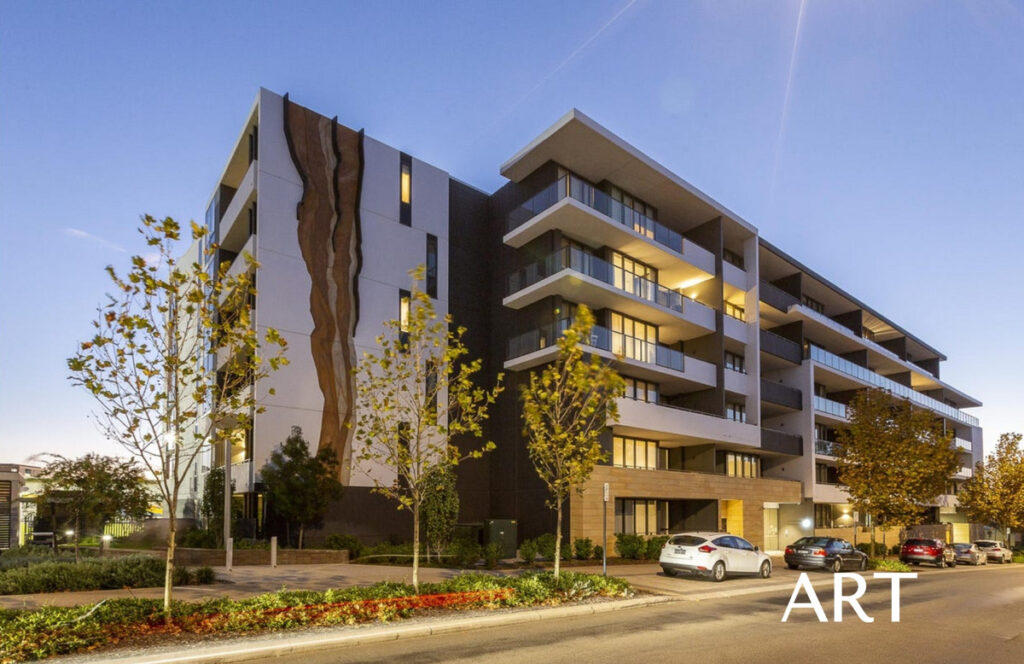 LUXURY LIVING JUST OFF THE FIELD