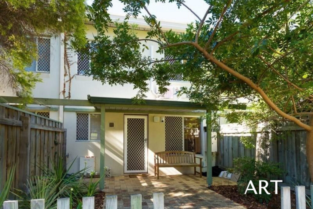 PARKSIDE LIVING WITH URBAN CONVENIENCE