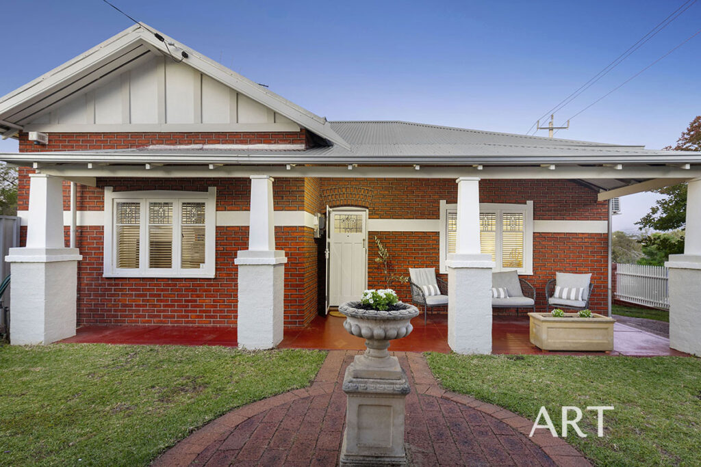 A CLASSIC KENSINGTON CHARMER