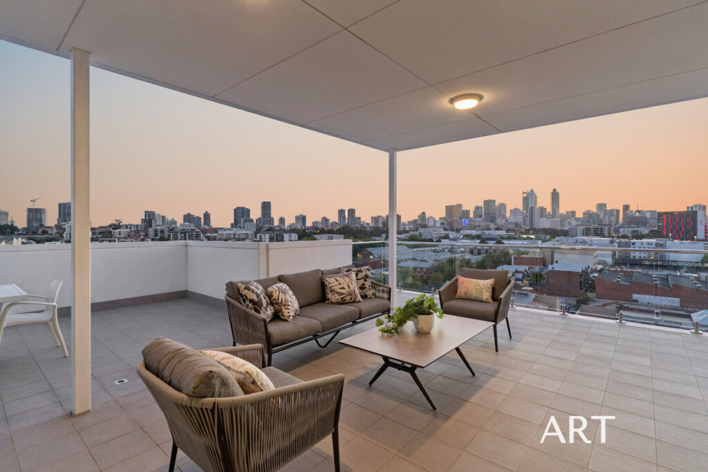 PANORAMIC VIEWS FROM THE RIVER TO THE CBD!