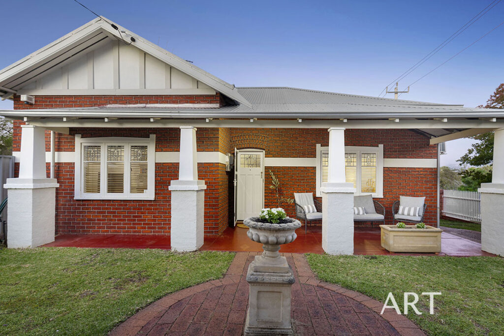 A CLASSIC KENSINGTON CHARMER