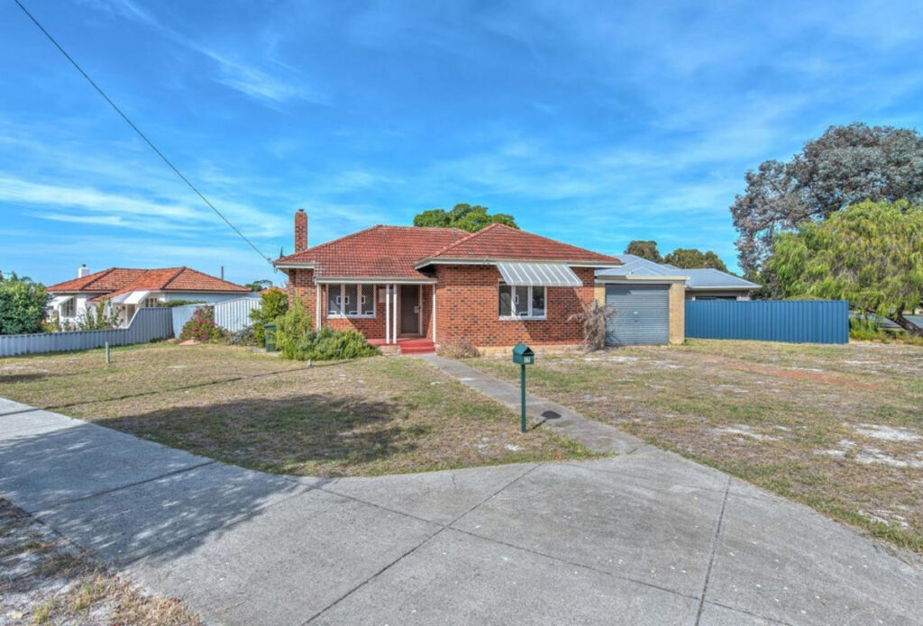 NORTH FACING 1950’S CORNER CHARACTER IN IDEAL LOCALE