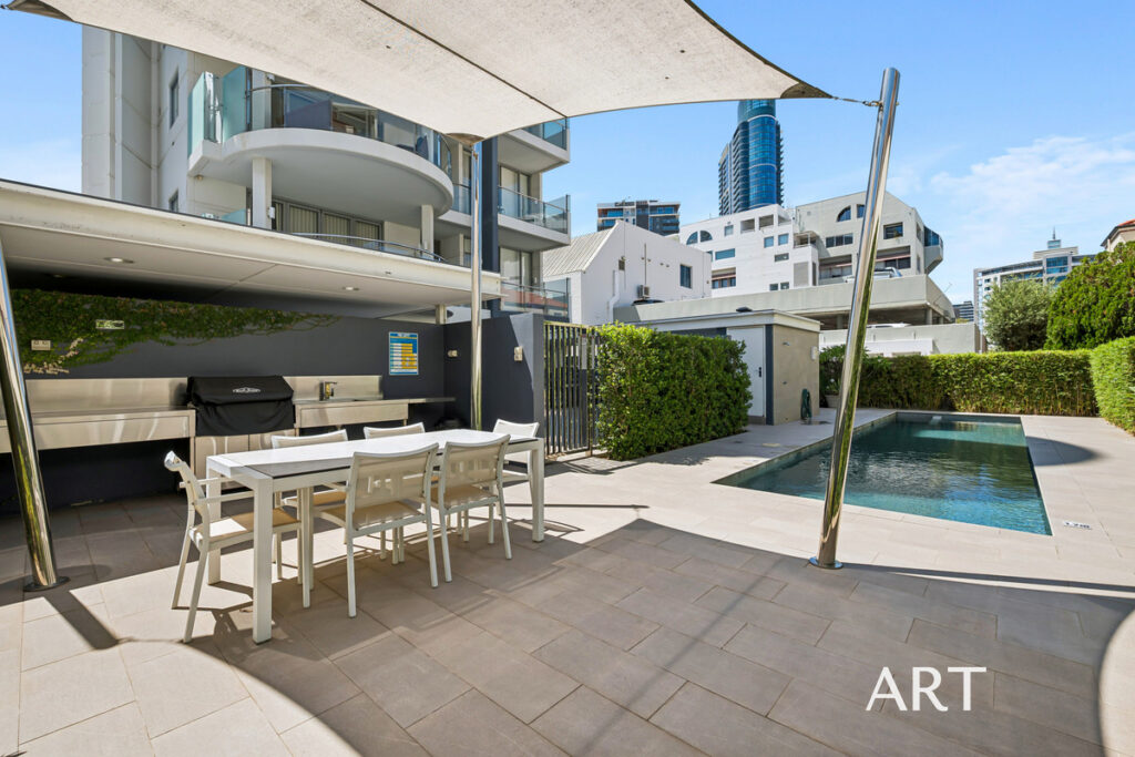 WHERE CITY CONVENIENCE MEETS RIVERSIDE LIVING
