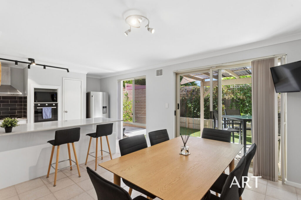 MODERN TOWNHOUSE MINUTES FROM THE CBD