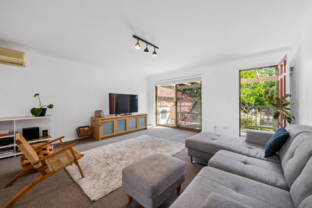 RENOVATED UNIT IN THE HEART OF SUBIACO