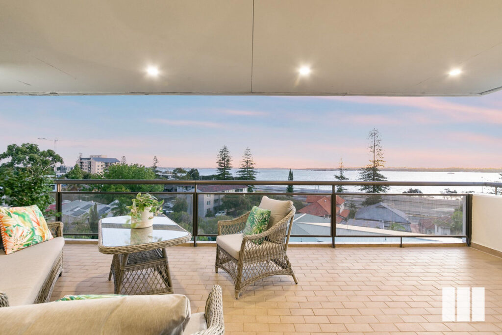 SUPER SPACIOUS APARTMENT WITH BREATHTAKING VIEWS FROM EVERY ROOM!