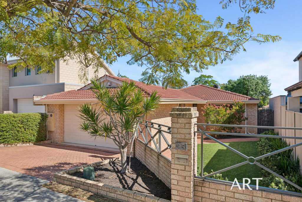SPACE, LIGHT AND LIFESTYLE MINUTES FROM THE FORESHORE