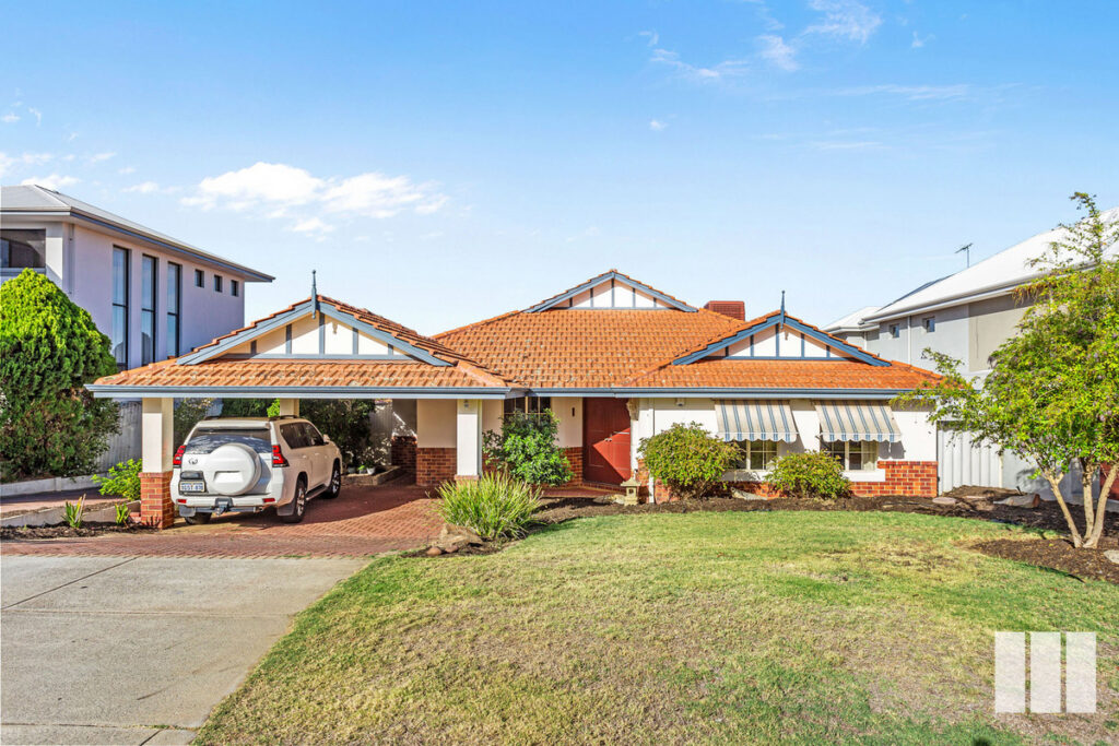 WELCOME HOME: SINGLE-LEVEL FAMILY SANCTUARY AWAITS!