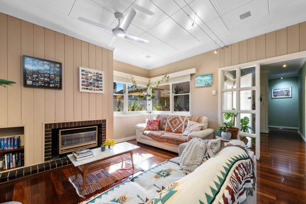 ***  LEASED ***            ECLECTIC COMO COTTAGE