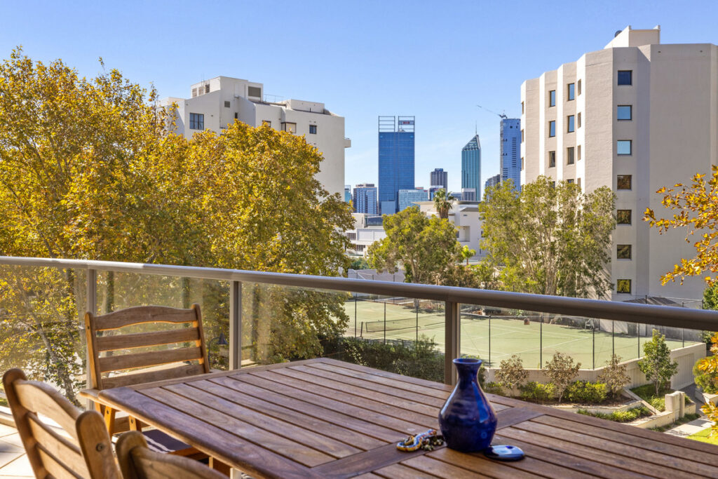 FABULOUSLY PRIVATE FULL FLOOR APARTMENT WITH VIEWS