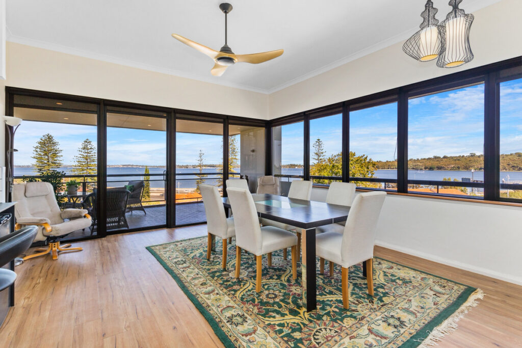 SUPER SPACIOUS APARTMENT WITH BREATHTAKING VIEWS FROM EVERY ROOM!