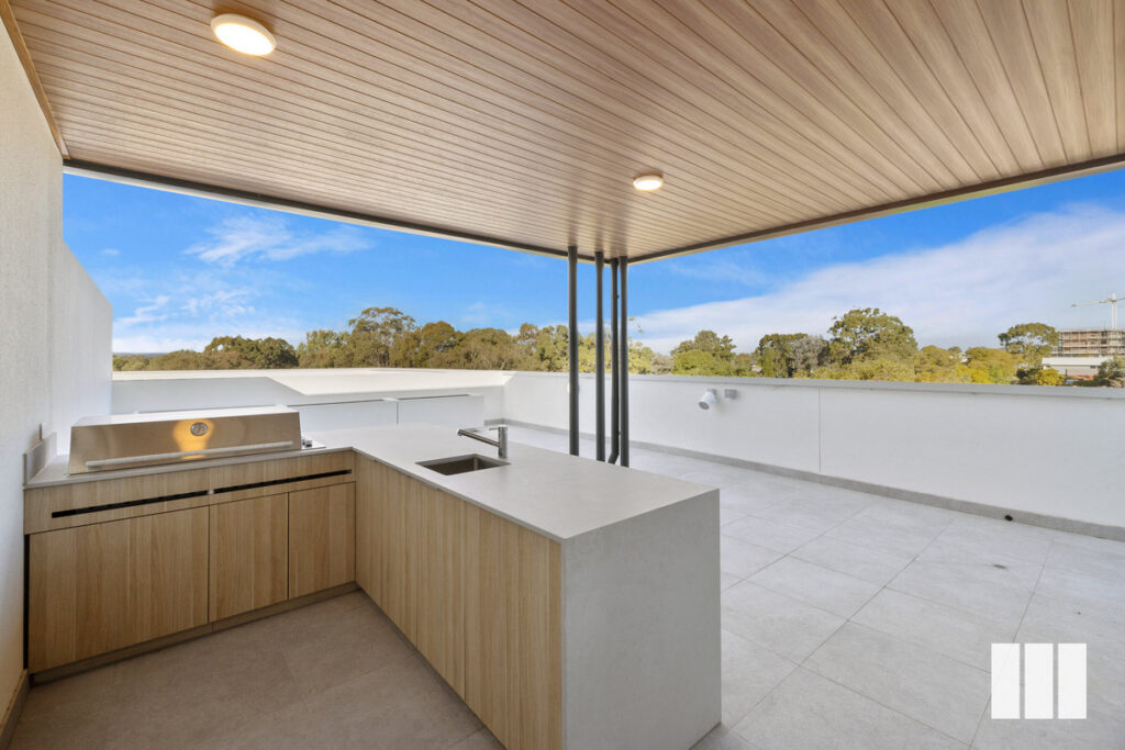 PENTHOUSE WITH EXCLUSIVE USE OF ROOFTOP TERRACE