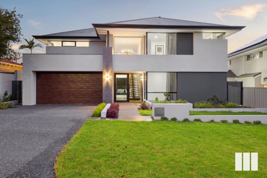 SLEEK AND SOPHISTICATED IN SALTER POINT
