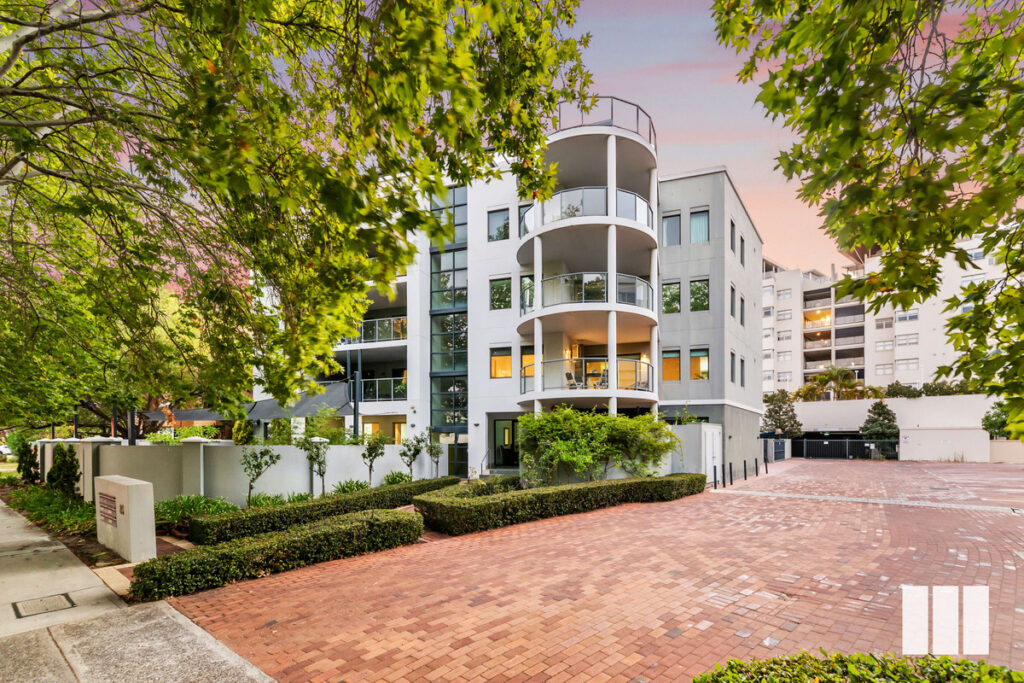 CONTEMPORARY URBAN RETREAT