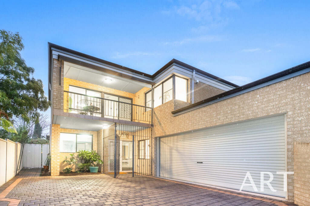 SPACE, LIGHT AND LIFESTYLE MINUTES FROM THE FORESHORE