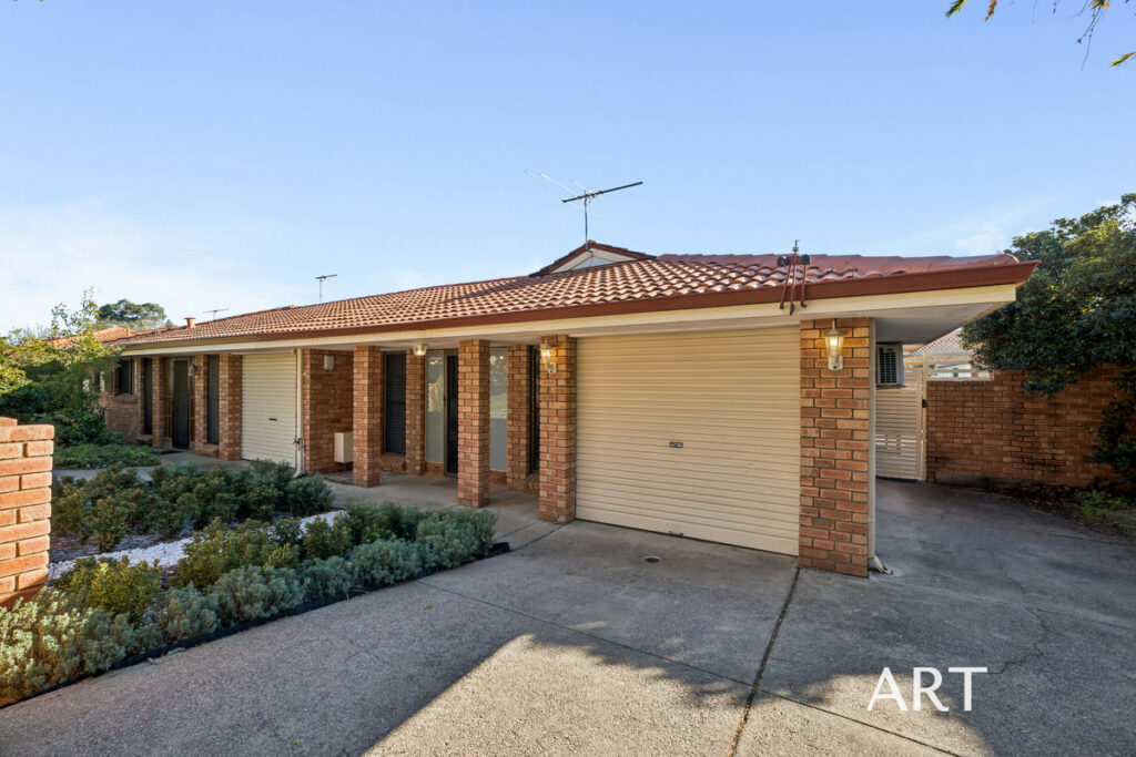 STREET FRONT VILLA – NO STRATA LEVIES!