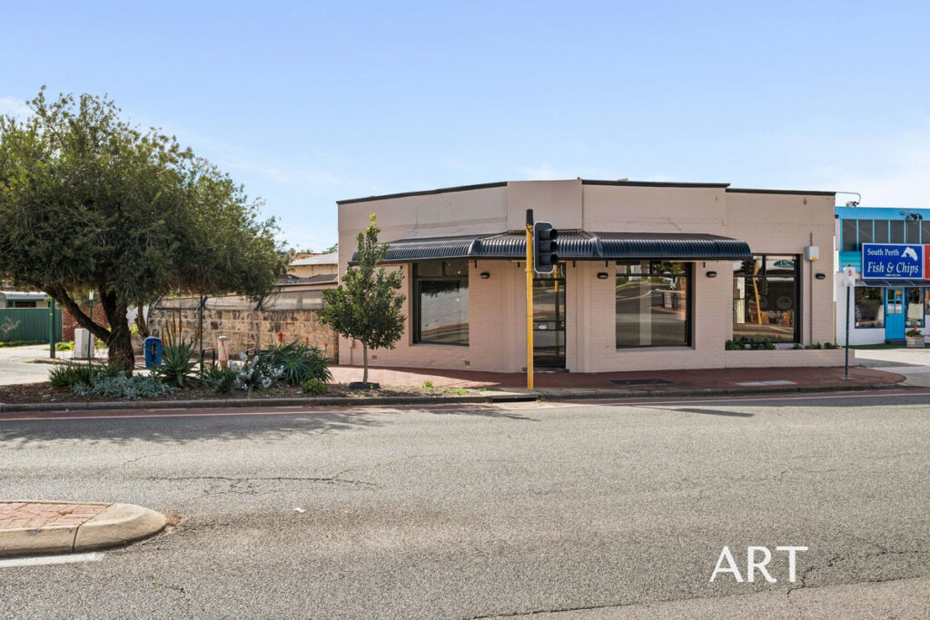 ICONIC RIVERSIDE LANDMARK, IN PRIME LOCALE!