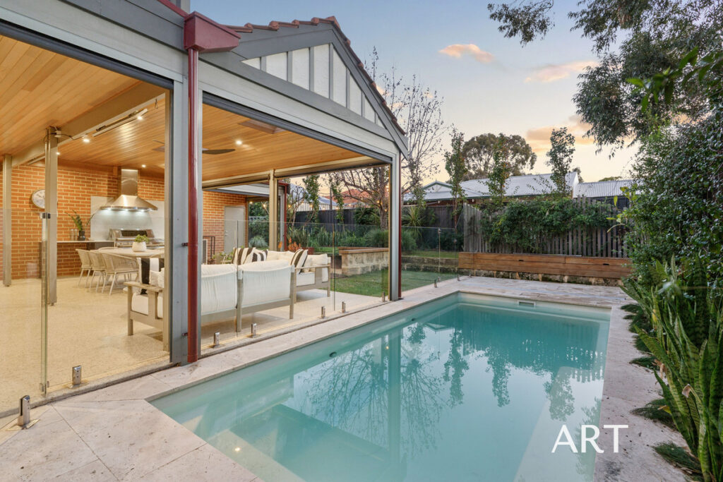 WHERE EVERYDAY LIFE MEETS EFFORTLESS ENTERTAINING