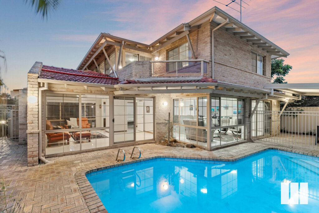 PRIVATE, PRACTICAL AND PERFECT OPPOSITE PARKLANDS