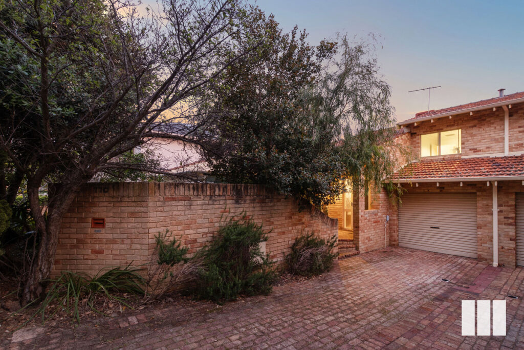 PERFECTLY POSITIONED GREEN TITLED TOWNHOUSE IN COMO