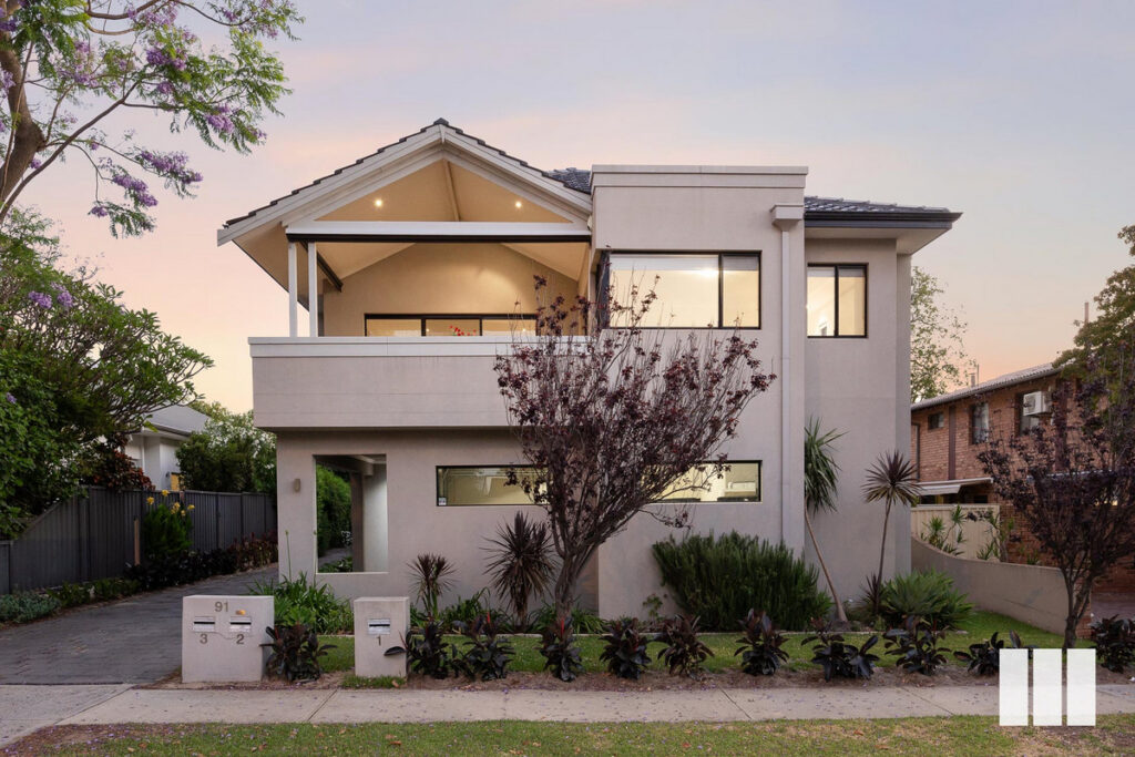 PARKSIDE PERFECTION: STUNNING VIEWS & MODERN LIVING