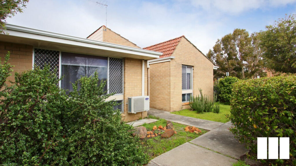 LOW MAINTENANCE SINGLE-LEVEL LIVING