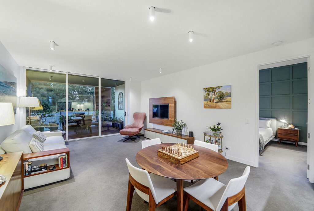 LUXURIOUS, RIVERSIDE, SUB-PENTHOUSE
